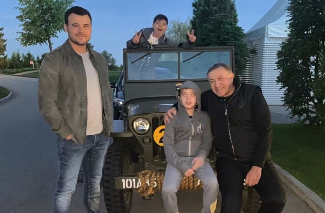 Xalq artistinin ailəsi ilə yeni fotosu