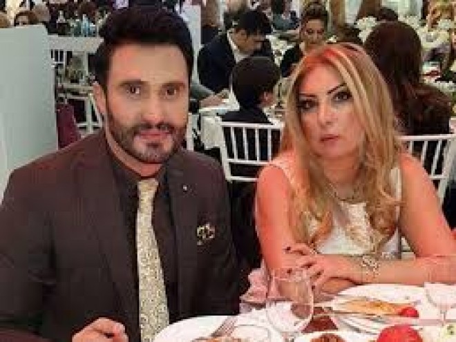 Nadir xanımı üçün mahnı oxudu