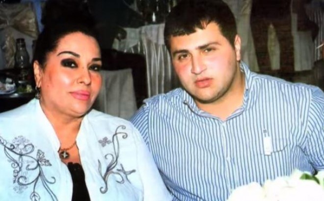 Əməkdar artist oğlunu evləndirir