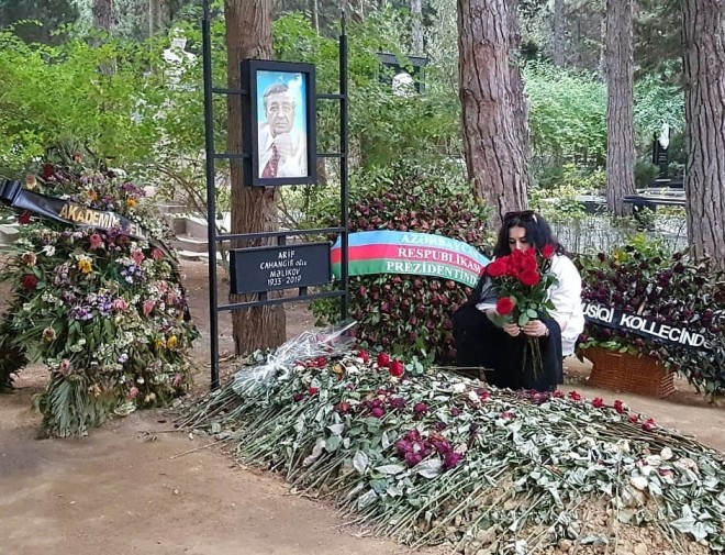 Elza Arif Məlikovun qəbrini ziyarət etdi - foto