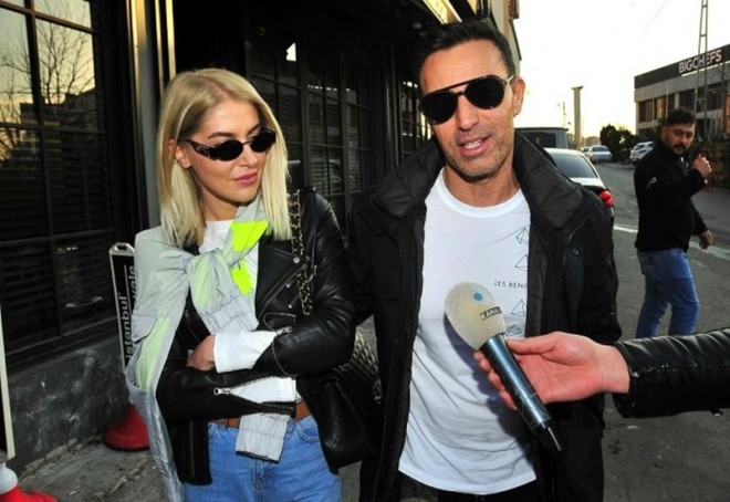 Mustafa Sandal modeldən ayrıldı