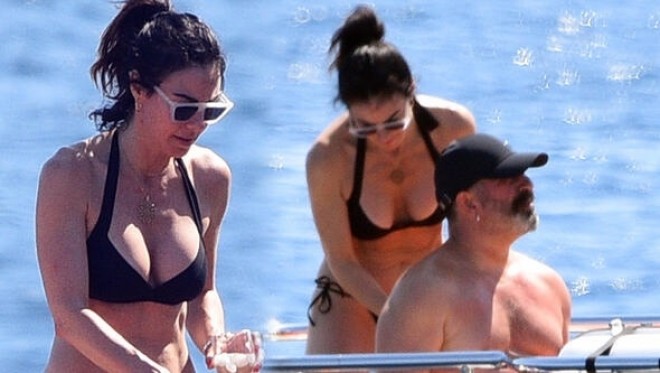 Cem Yılmaz sevgilisi ilə tətildə - foto