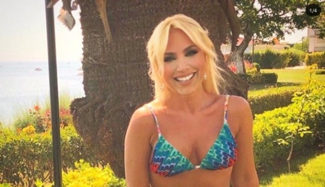 Müğənni çimərlik mövsümünü açdı - foto