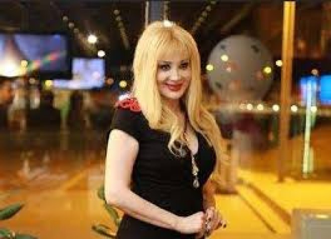 Xalq artisti tərif iddialarına cavab verdi