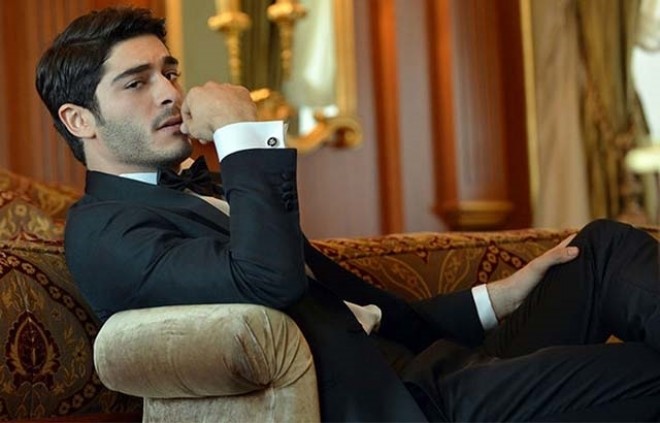 Aktyor əsgərliyə getdi