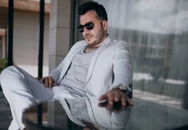 Elvin borca görə falçıya getdi