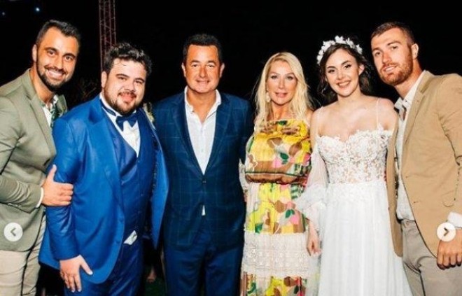 Gəlinə 10 min avroluq saat hədiyyə etdi