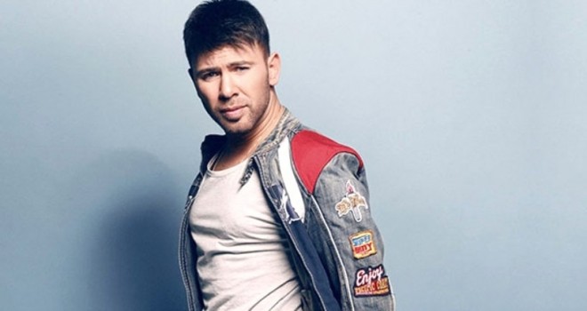 Müğənni avtomobil qəzasına düşdü - foto