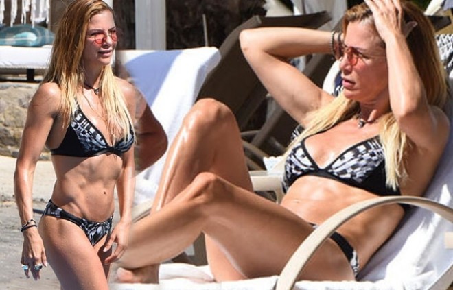 Modelyer Bodrum&nbsp;çimərliyində - foto