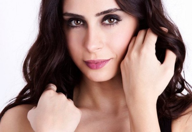 Müğənni dirək rəqslərini öyrənir - video