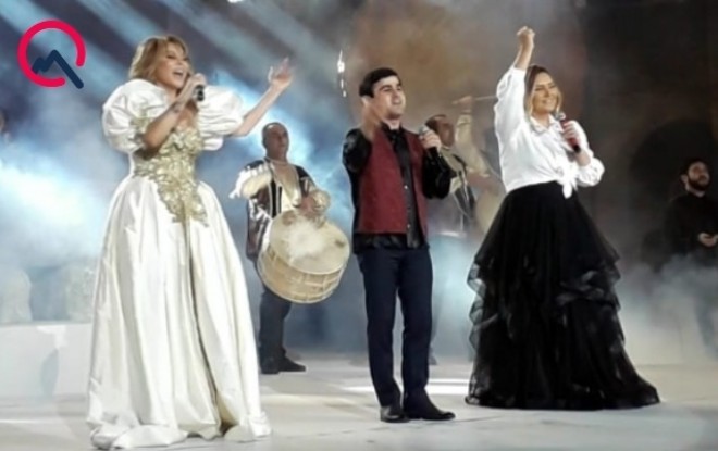 Aygün və Zülfiyyə səhnədə eyni oxudular - video