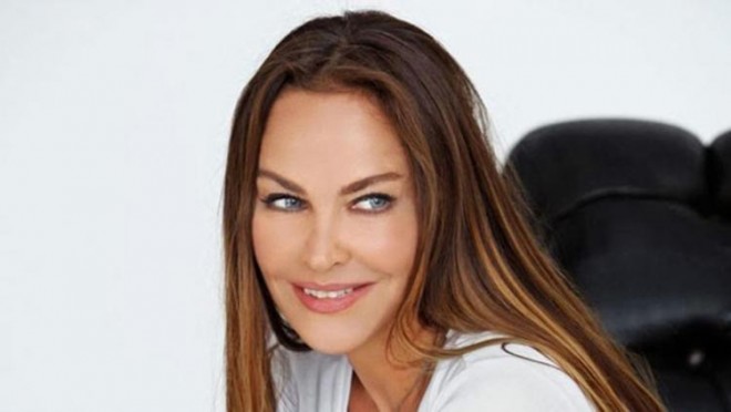 Hülya Avşar gənc və cazibədar görünür