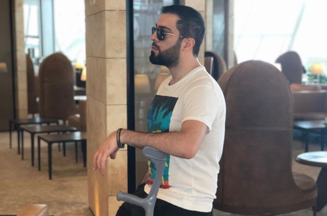 Namiq Qaraçuxurlu axsaya-axsaya yeriyir - foto