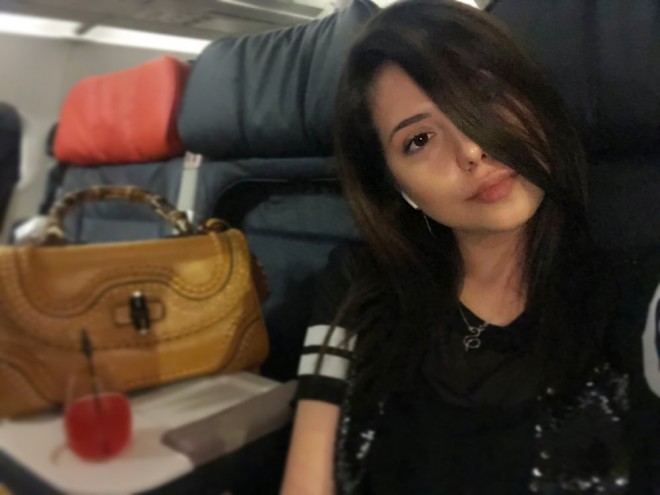 Ayan Babakişiyeva İstanbuldan gedir