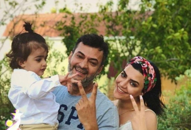 Coşqunun qızı və nəvəsi ilə fotosu