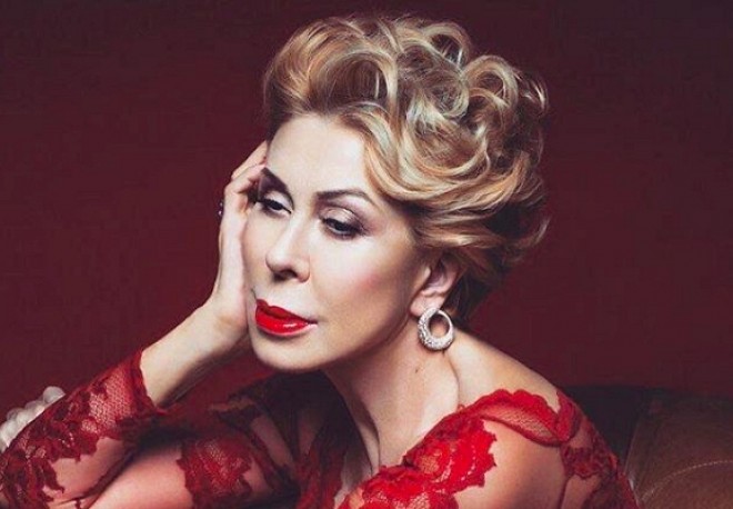 Müğənni 65 yaşında ana olmaq istəyir