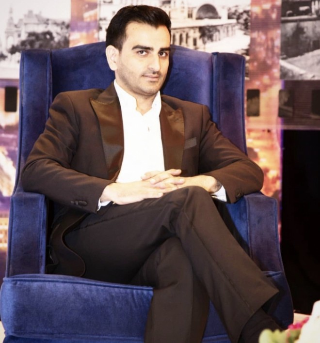 Müğənni avtomobil qəzası keçirdi - foto