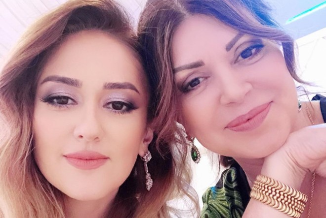 Sənubər İsgəndərli qızı ilə fotosu