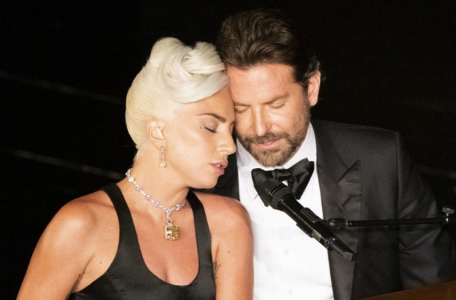 &nbsp;Bredli Kuper və Ledi Qaqa birlikdə yaşayır