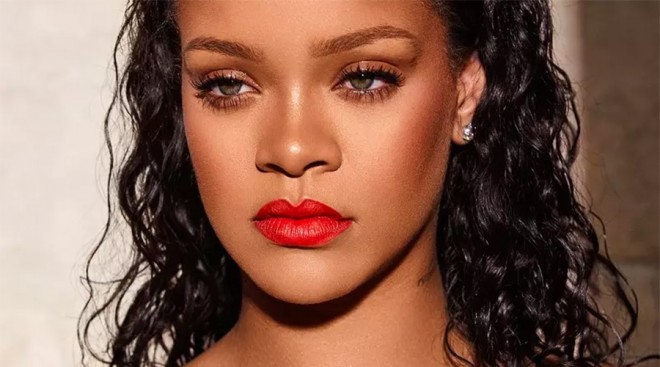 Rihanna lüks evinə 28 min sterlinq ödəyir - foto