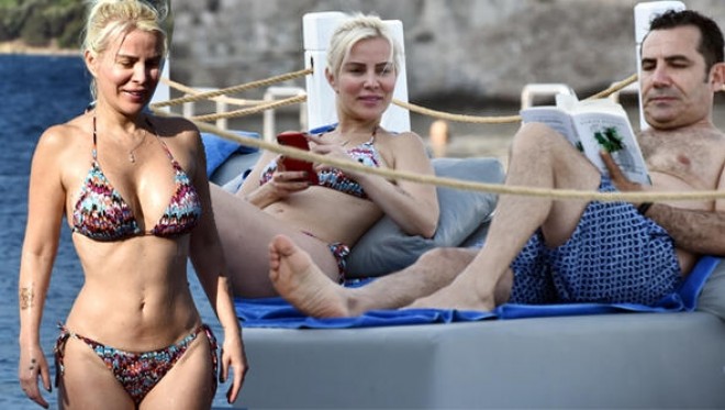 Fərhat Göçər çimərlikdə göründü