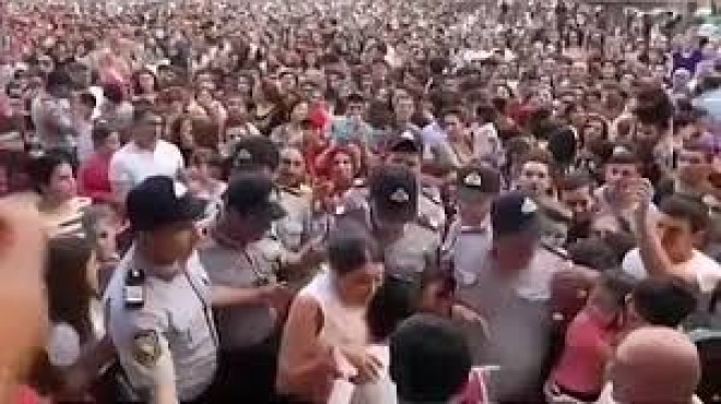 Damla Şəkidə izdihamla qarşılandı - video