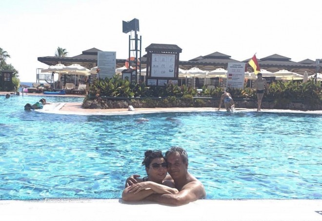 Təranə və Musa hovuzda şəkil çəkdirdilər