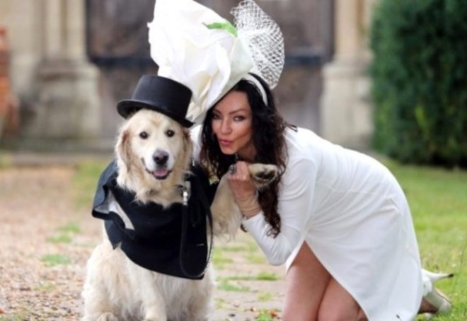 Keçmiş model iti ilə evlənir