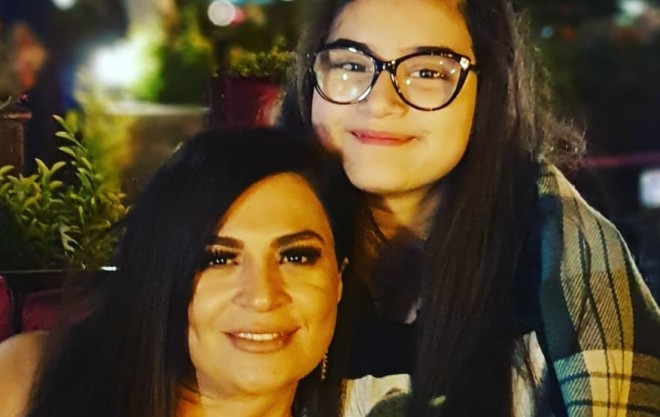 Aynur Dadaşovanın qızı ilə fotosu