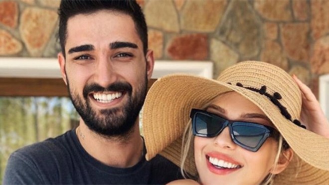 İdo sevgilisi ilə tətildədir - foto