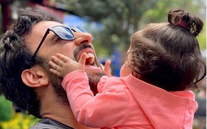 Tarkan qızının yaşına hazırlaşır