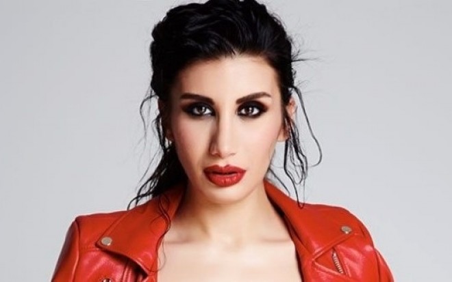 İrem Derici izləyicilərini tənqid etdi