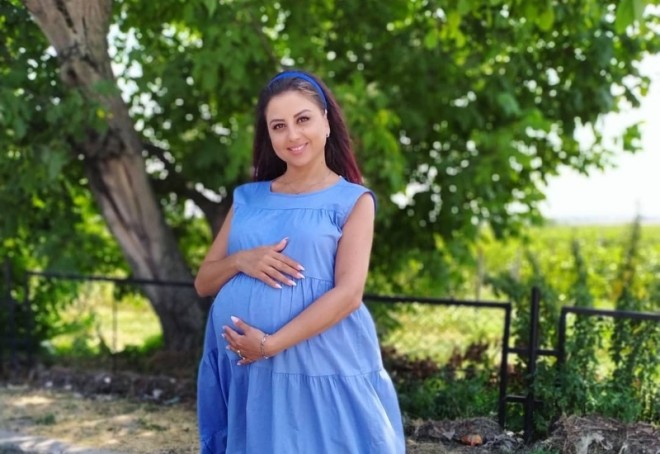 Xəyalə fotosu ilə hamilə olduğunu təsdiqlədi