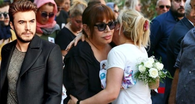 Mustafa Ceceli dəfndə azan oxudu