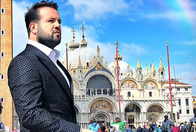 Elnur bəzi kişi həmkarlarını tənqid etdi