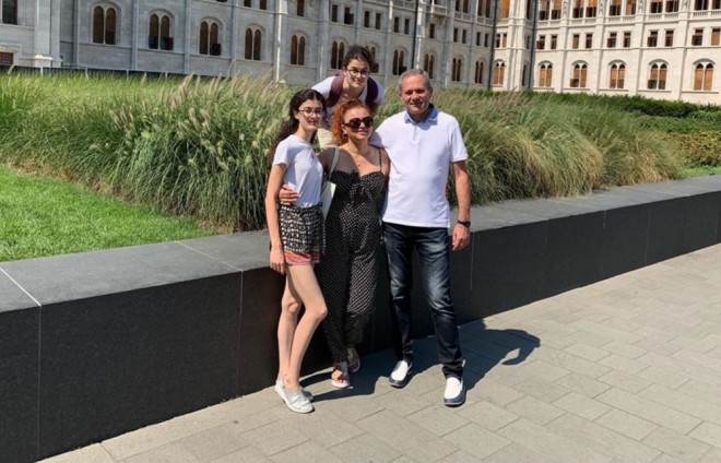 Əməkdar artist Avropaya getdi - foto