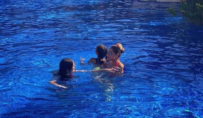 "Eurovision 2011" qalibi qızları ilə&nbsp;Bodrumda - foto