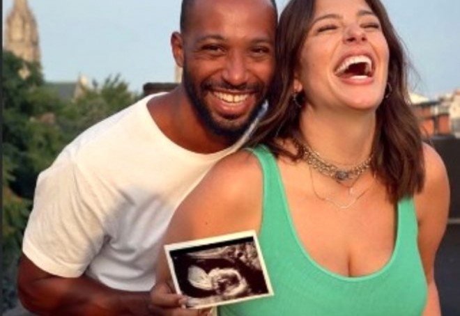 Kök model hamilədir - foto