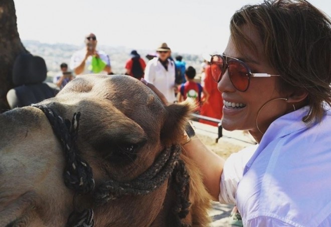 Cennifer Lopez&nbsp;dəvəyə mindi - foto