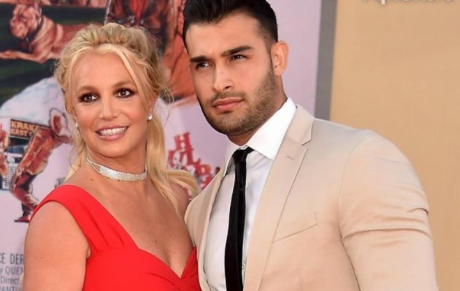 Müğənni sevgilisinin sirlərini açdı