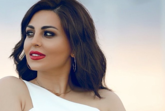 "Rahat geyinib gəzirəm" - Gülay