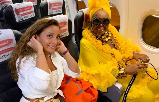 Günay Bülent Ersoyla təyyarədə - foto