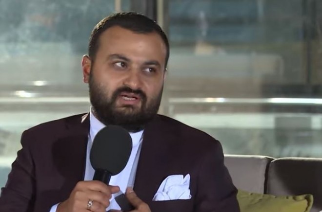 "Oturuşuma diqqət edirəm" - müğənni-bəstəkar