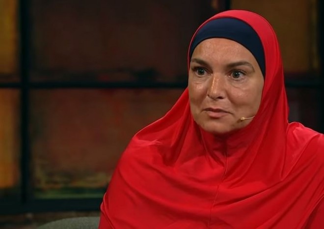 &nbsp;İrlandiyada müğənni efirə hicabla çıxdı - video