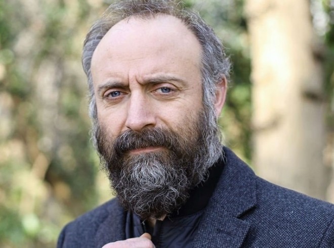 Aktyor şouya aparıcılıq edəcək