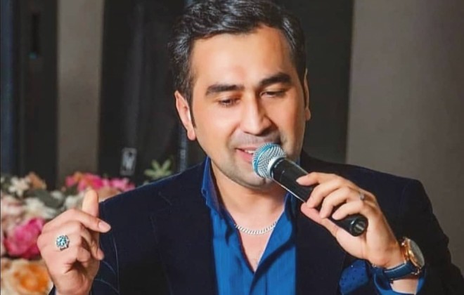 Elton tənqidlərə cavab verdi - video