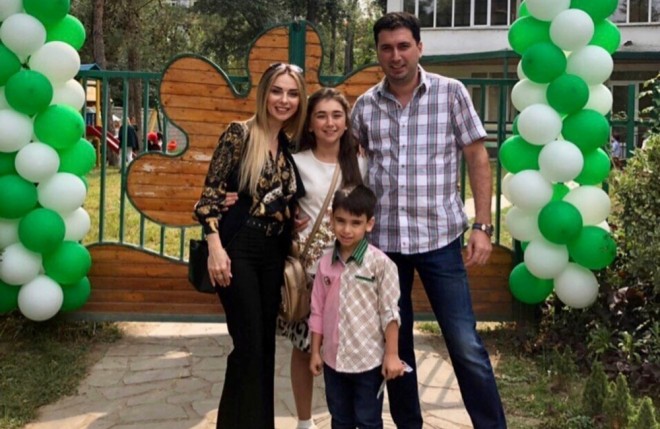 Manana əri və uşaqları ilə - foto