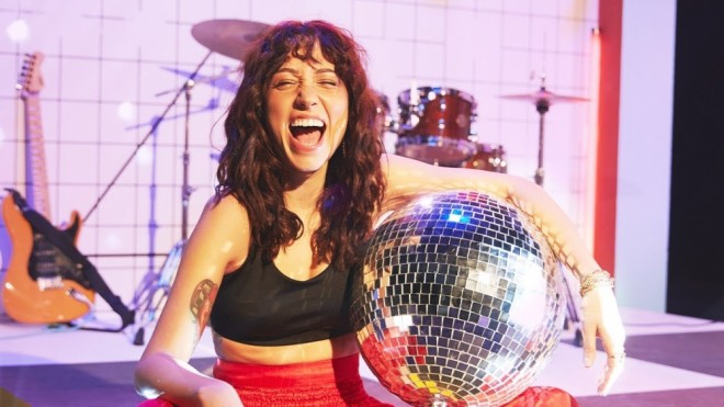 Müğənni qiymətini 15 dəfə artırdı