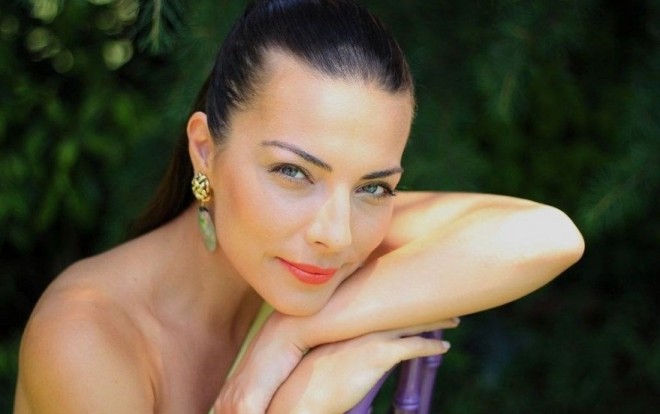 Aktrisanı arı və it dişlədi