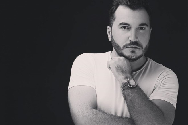 Elvin həmkarlarını qınadı